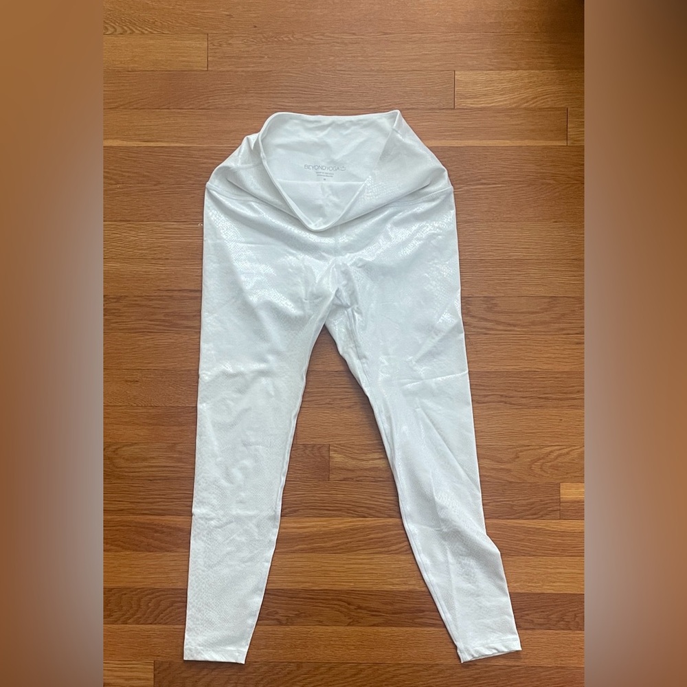 Beyond Yoga PowerShine Viper High Waisted Midi Legging - White